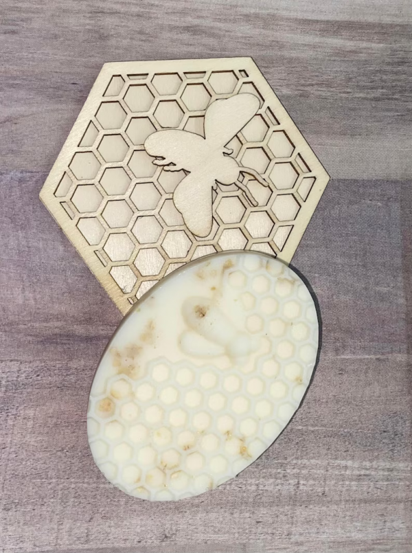 Creamy Goat Milk, Oatmeal and Honey Bee Soap - Image 2